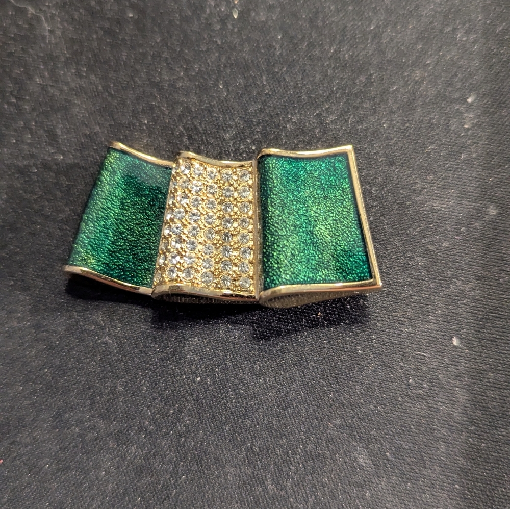 Elegant Swarovski Green and Gold Brooch